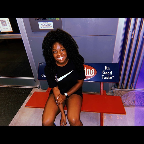 Meet your Posher, Larri - Picture 6 of 7